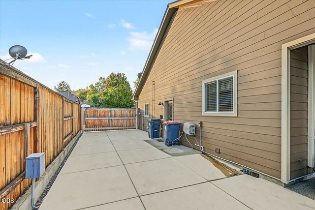 2883 Strasburg Street, Medford, OR 97504