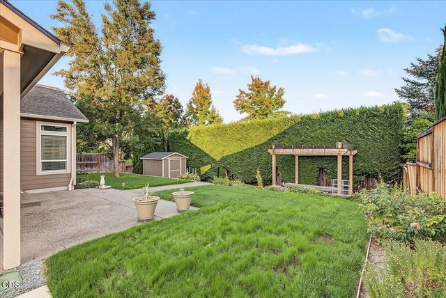 2883 Strasburg Street, Medford, OR 97504