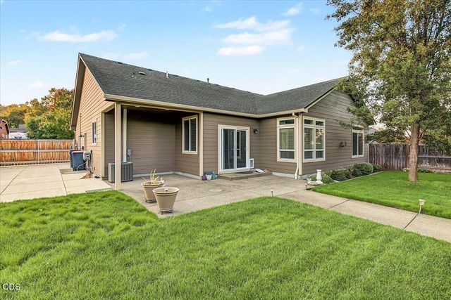 2883 Strasburg Street, Medford, OR 97504