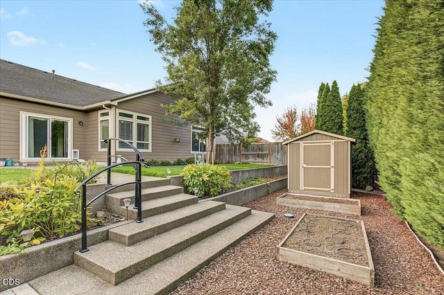 2883 Strasburg Street, Medford, OR 97504