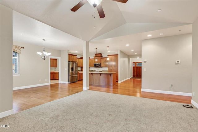 2883 Strasburg Street, Medford, OR 97504