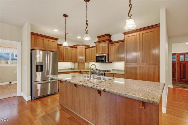 2883 Strasburg Street, Medford, OR 97504