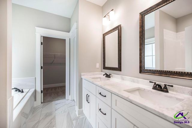 302 Willowbrook Lane, Kathleen, GA 31047
