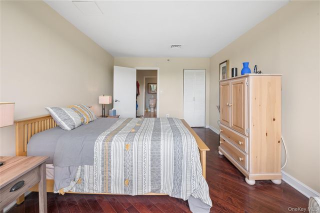 25 Rockledge Avenue PH11, White Plains, NY 10601