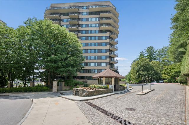 25 Rockledge Avenue PH11, White Plains, NY 10601