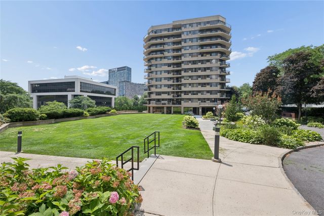25 Rockledge Avenue PH11, White Plains, NY 10601