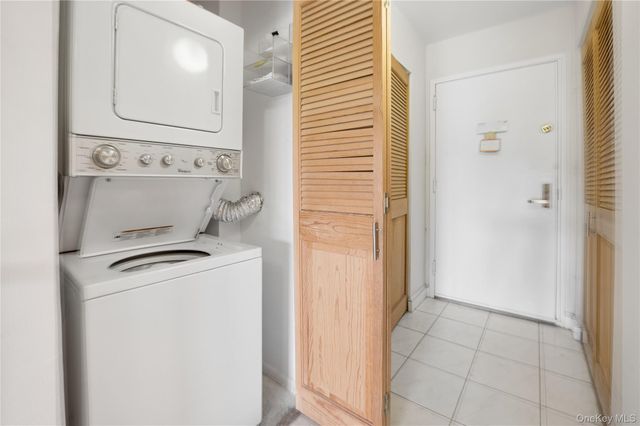 25 Rockledge Avenue PH11, White Plains, NY 10601