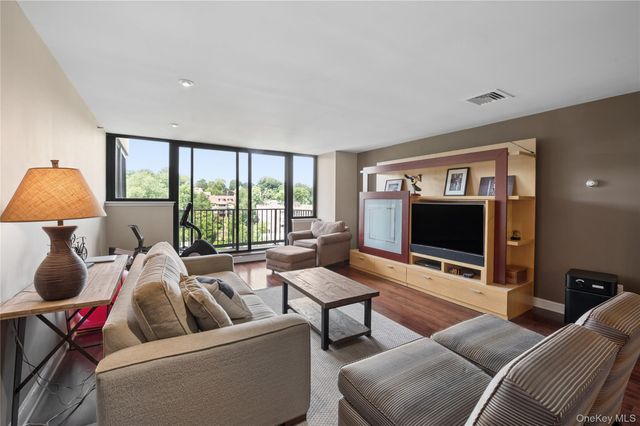 25 Rockledge Avenue PH11, White Plains, NY 10601