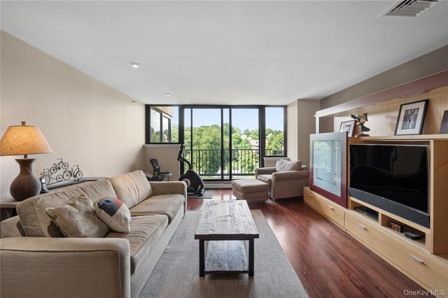 25 Rockledge Avenue PH11, White Plains, NY 10601