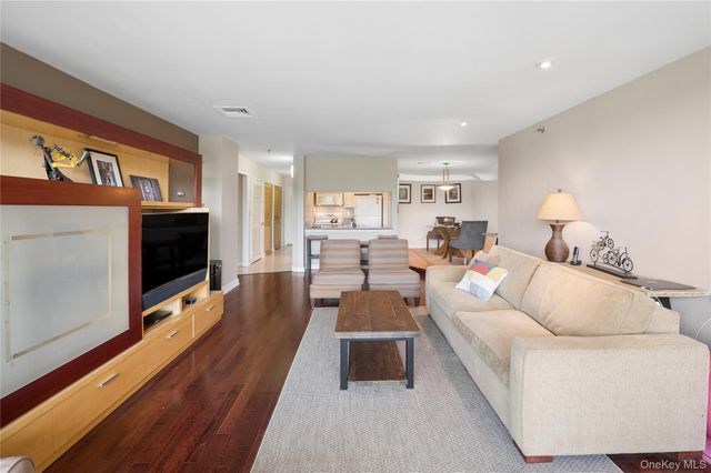 25 Rockledge Avenue PH11, White Plains, NY 10601
