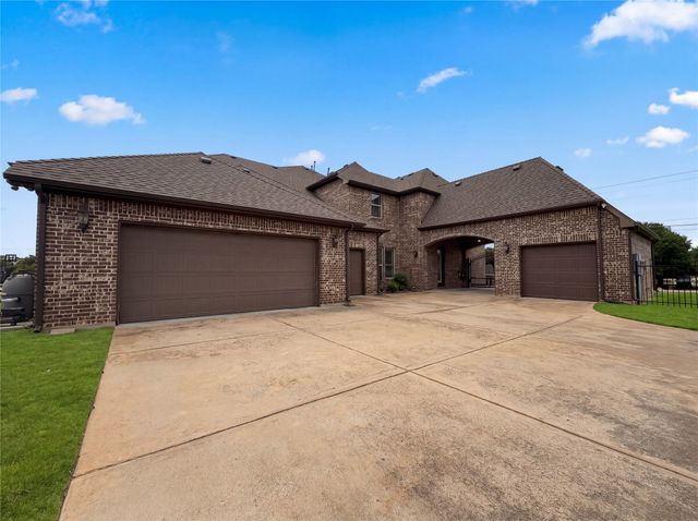 715 Simmons Road, Double Oak, TX 75077