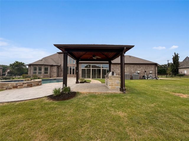 715 Simmons Road, Double Oak, TX 75077