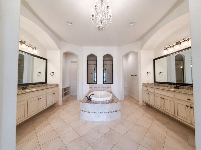 715 Simmons Road, Double Oak, TX 75077