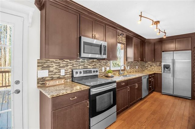 2501 White Fence Way, High Point, NC 27265