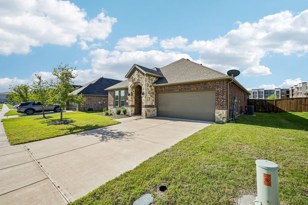 400 Penn Street, Anna, TX 75409