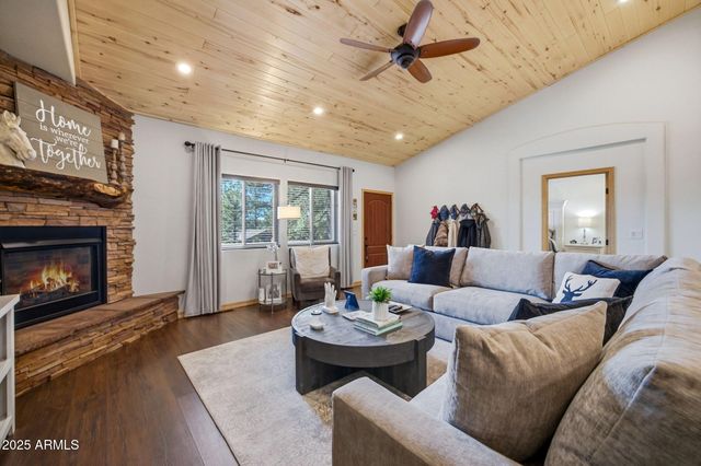 2234 FAIRWAY Drive, Overgaard, AZ 85933