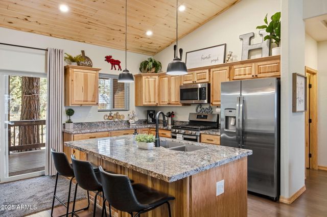 2234 FAIRWAY Drive, Overgaard, AZ 85933