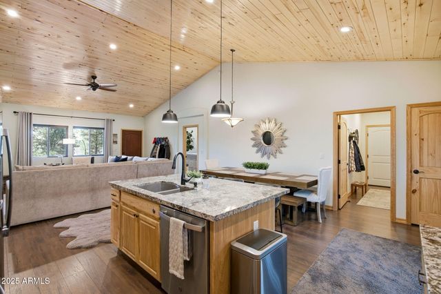 2234 FAIRWAY Drive, Overgaard, AZ 85933