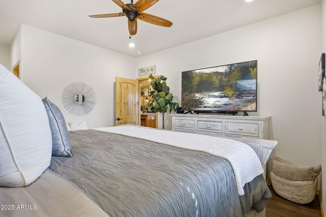 2234 FAIRWAY Drive, Overgaard, AZ 85933