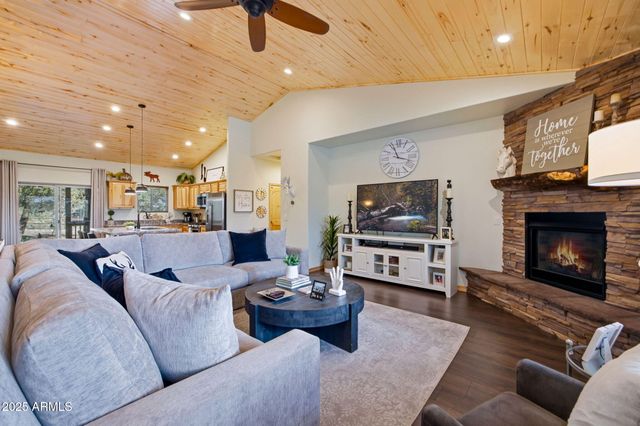 2234 FAIRWAY Drive, Overgaard, AZ 85933