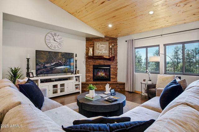 2234 FAIRWAY Drive, Overgaard, AZ 85933