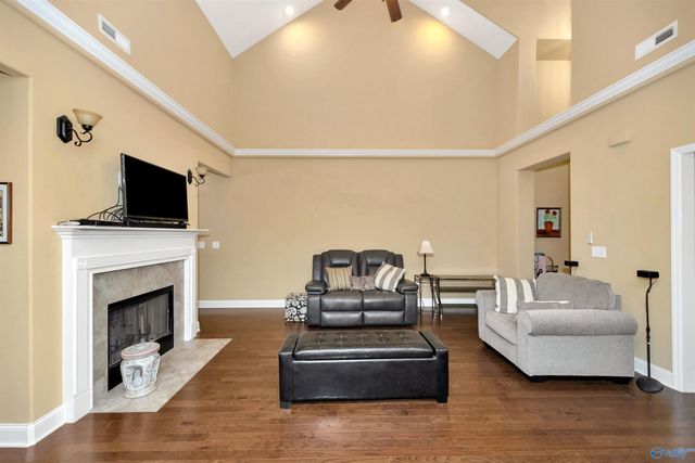 1013 Cresent Falls, Huntsville, AL 35806