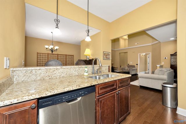 1013 Cresent Falls, Huntsville, AL 35806