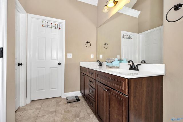 1013 Cresent Falls, Huntsville, AL 35806