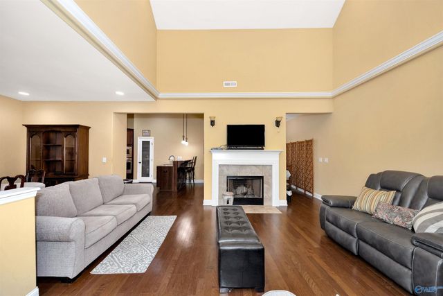 1013 Cresent Falls, Huntsville, AL 35806
