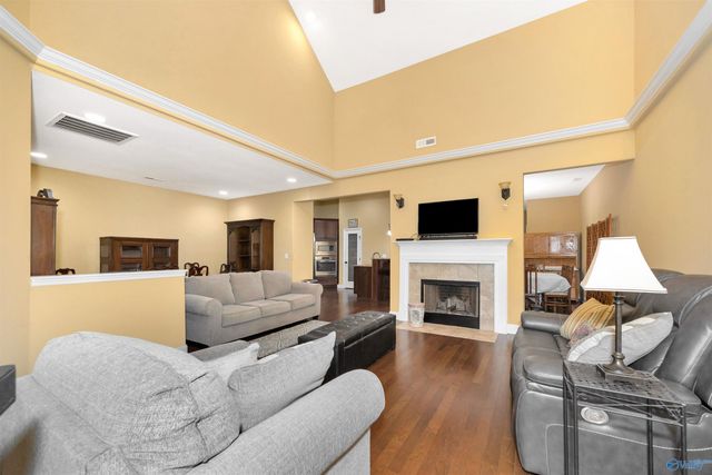 1013 Cresent Falls, Huntsville, AL 35806