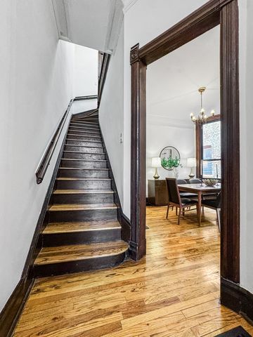 208 W St Paul Avenue, Chicago, IL 60614