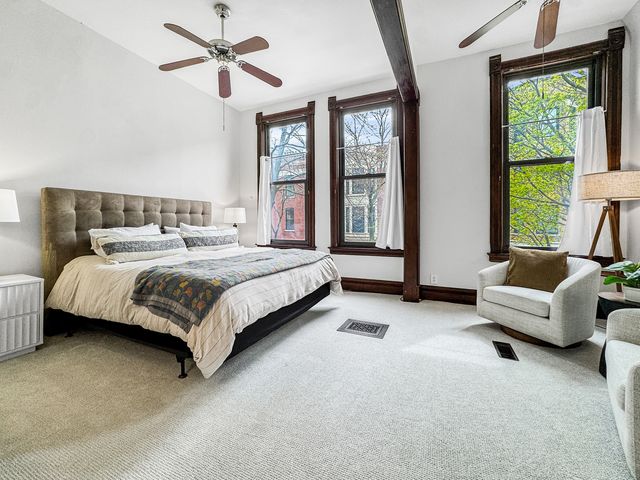 208 W St Paul Avenue, Chicago, IL 60614