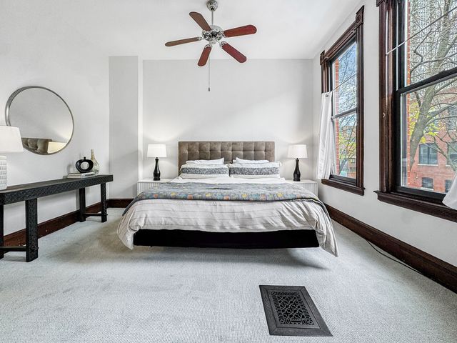 208 W St Paul Avenue, Chicago, IL 60614