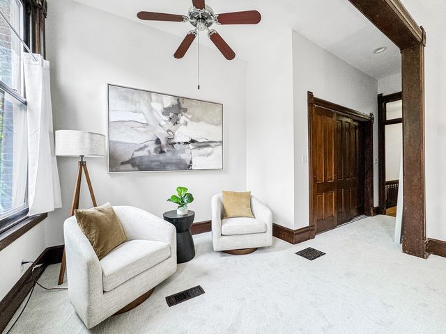 208 W St Paul Avenue, Chicago, IL 60614