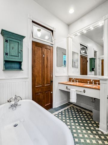 208 W St Paul Avenue, Chicago, IL 60614