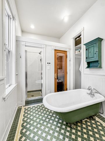 208 W St Paul Avenue, Chicago, IL 60614