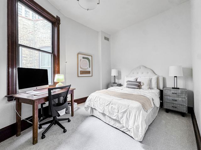 208 W St Paul Avenue, Chicago, IL 60614