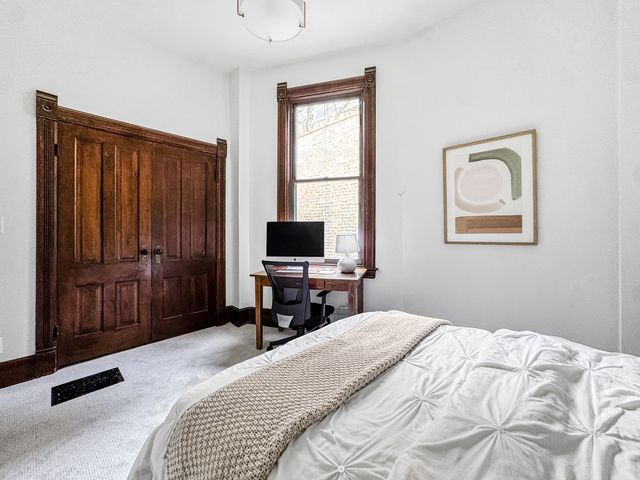 208 W St Paul Avenue, Chicago, IL 60614