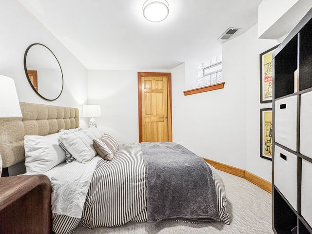 208 W St Paul Avenue, Chicago, IL 60614