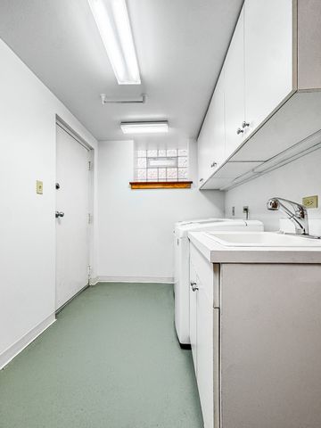 208 W St Paul Avenue, Chicago, IL 60614