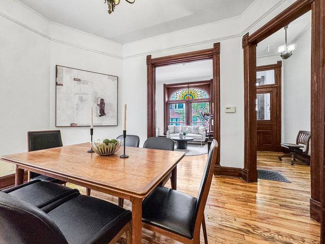 208 W St Paul Avenue, Chicago, IL 60614