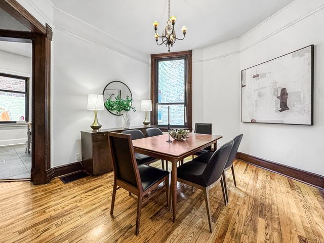 208 W St Paul Avenue, Chicago, IL 60614