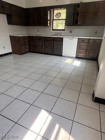 296 Sanderson Avenue, Campbell, OH 44405