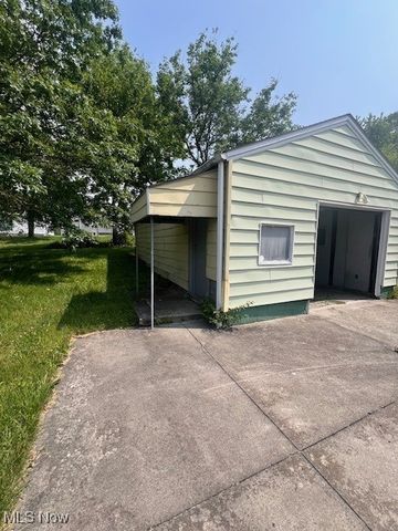 296 Sanderson Avenue, Campbell, OH 44405