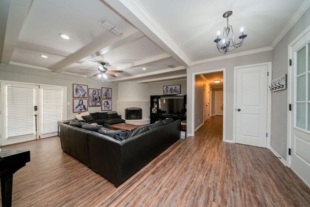317 E Robinwood, White Oak, TX 75693