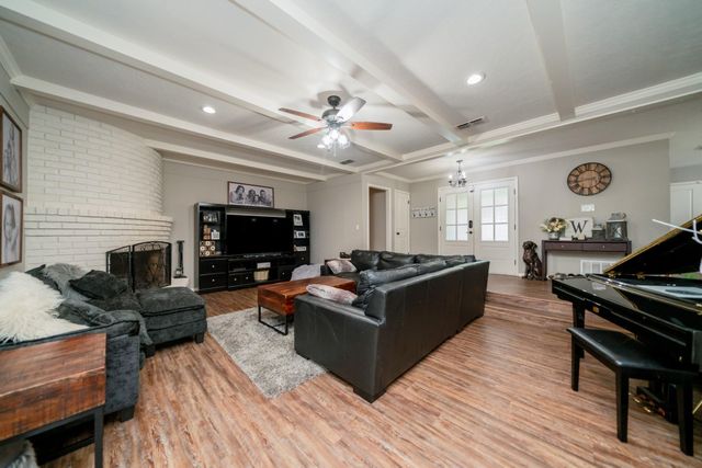 317 E Robinwood, White Oak, TX 75693