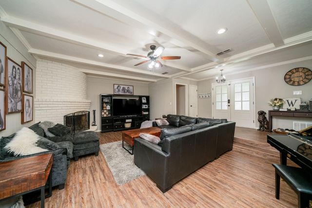 317 E Robinwood, White Oak, TX 75693