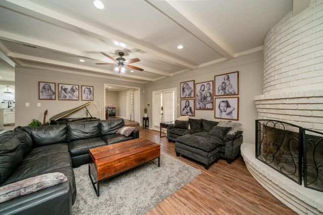 317 E Robinwood, White Oak, TX 75693