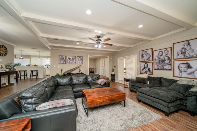 317 E Robinwood, White Oak, TX 75693