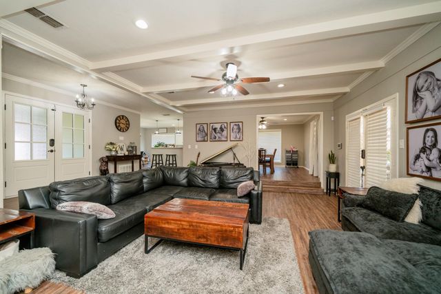 317 E Robinwood, White Oak, TX 75693